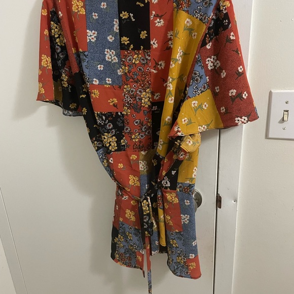 Wrap around blouse multi color pattern - Picture 6 of 6